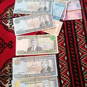 бумажные деньги.Какыз пул