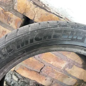 Michilen 215/45.17