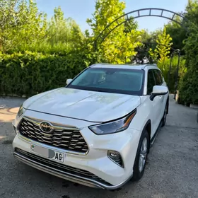 Toyota Highlander 2021
