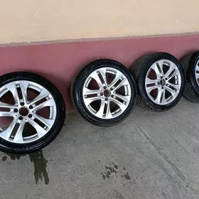 235 45 17