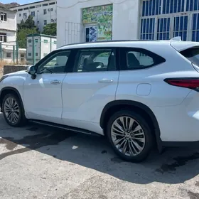 Toyota Highlander 2021