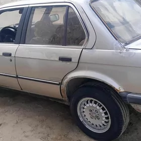 BMW 320 1983
