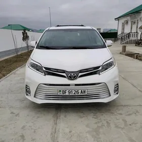 Toyota Sienna 2016