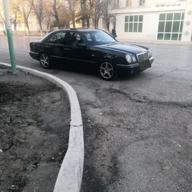 Mercedes-Benz E320 1996