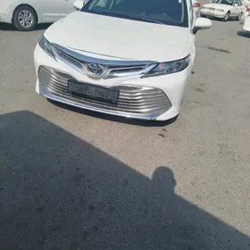 Toyota Camry Hybrid 2021
