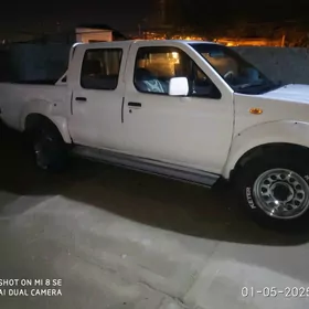 Nissan Navara 2004