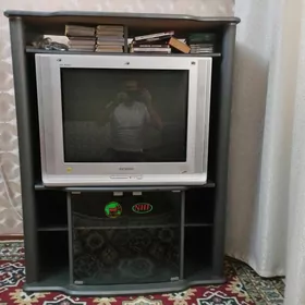 Телевизор с подставкой