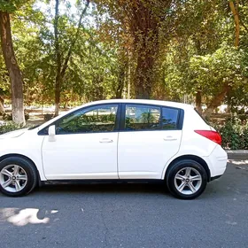 Nissan Versa 2011