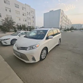 Toyota Sienna 2020