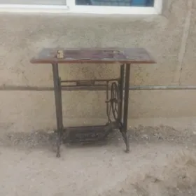 tikin maşynyň aýagy
