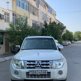 Mitsubishi Pajero 2013