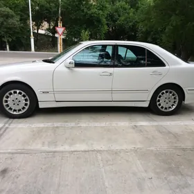 Mercedes-Benz E320 2001