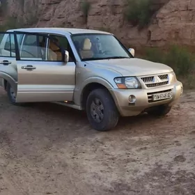 Mitsubishi Pajero 2003