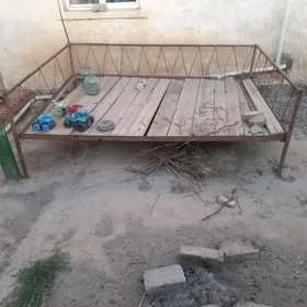 тапчан и кровать