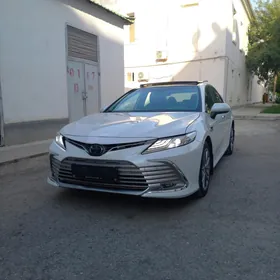 Toyota Camry 2021