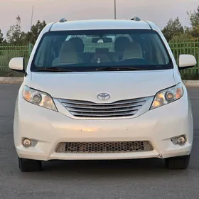 Toyota Sienna 2011