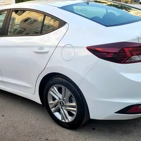 Hyundai Elantra 2020