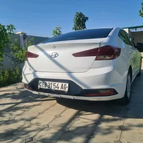 Hyundai Elantra 2019