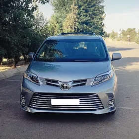 Toyota Sienna 2016