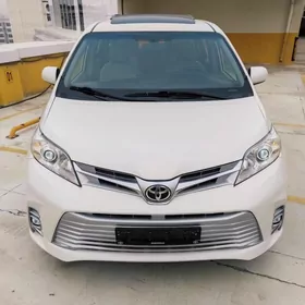 Toyota Sienna 2019