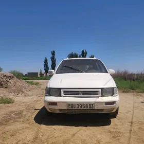 Mitsubishi Chariot 1993