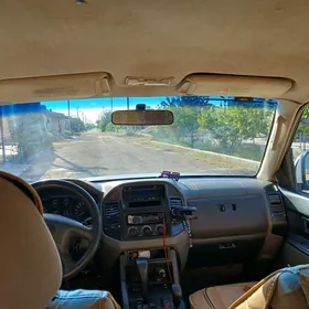 Mitsubishi Pajero 2005