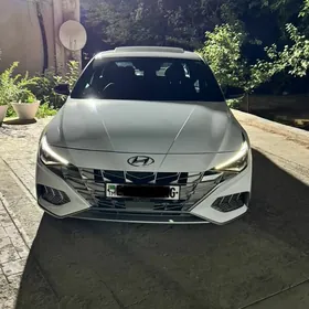Hyundai Elantra 2022