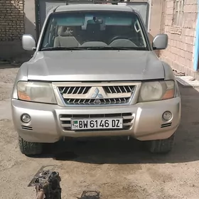 Mitsubishi Pajero 2003