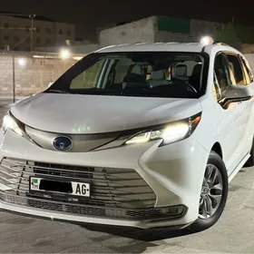 Toyota Sienna 2021