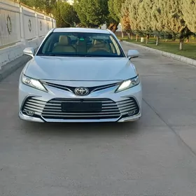 Toyota Camry 2018