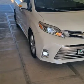Toyota Sienna 2019