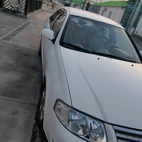 Nissan Sunny 2010
