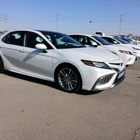 Toyota Camry 2021