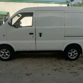 Nissan Urvan 2005