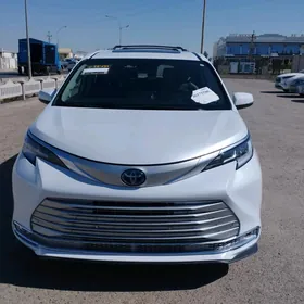 Toyota Sienna 2021