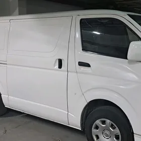 Toyota Hiace 2010