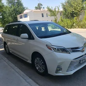 Toyota Sienna 2018