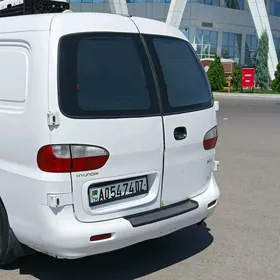 Hyundai H-1 2004
