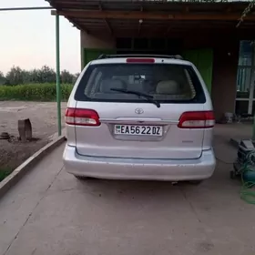 Toyota Sienna 1998