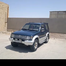 Mitsubishi Pajero 1993