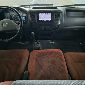 Nissan Urvan 2004