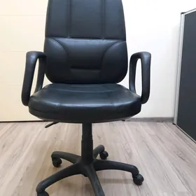 Ofis üçin kreslo