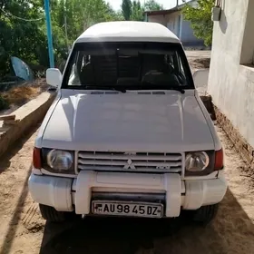 Mitsubishi Montero 1995