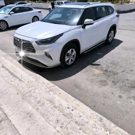 Toyota Highlander 2021