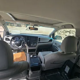 Toyota Sienna 2018
