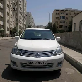 Nissan Versa 2011