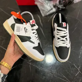 Travis Scott olive