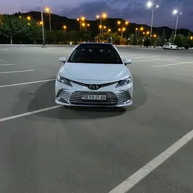 Toyota Camry 2019