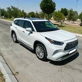Toyota Highlander 2021