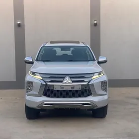 Mitsubishi Pajero 2020